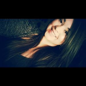 Meet your Posher, Cassandra